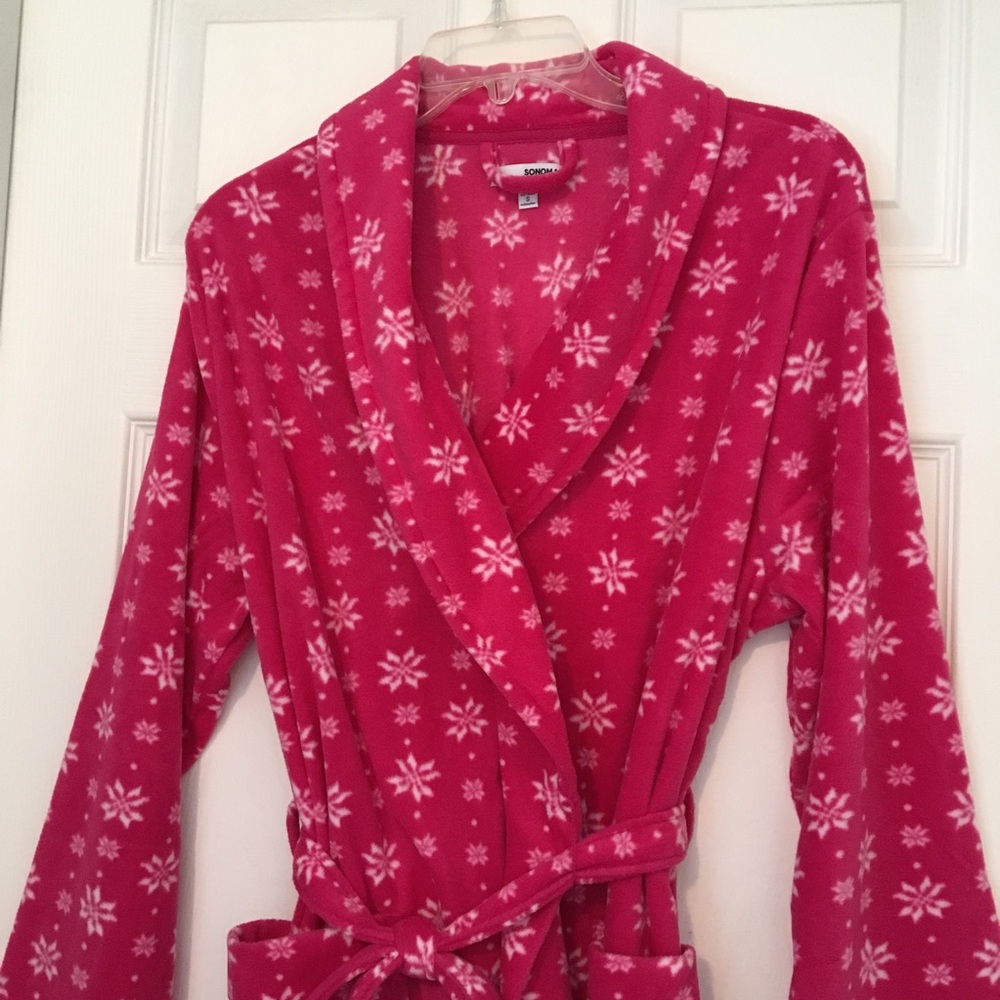 SONOMA Microfleece Snowflake Print Short Robe - Picture 4 of 7